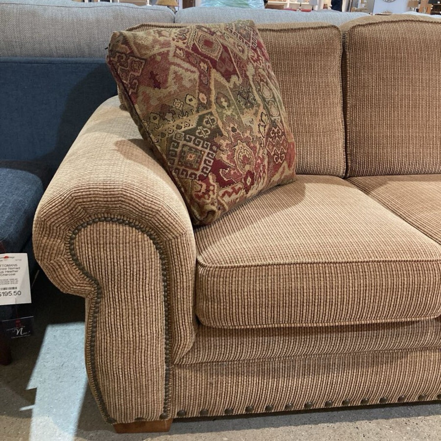 Broyhill Cambridge 3-Seat Rollarm Sofa - image-5