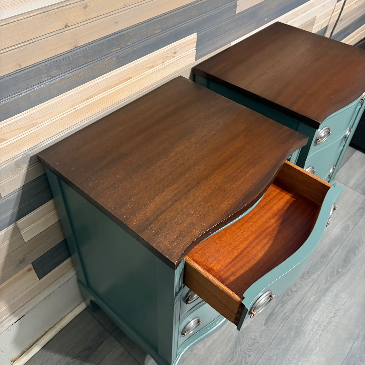 Vintage Drexel Set of Nightstands - image-5