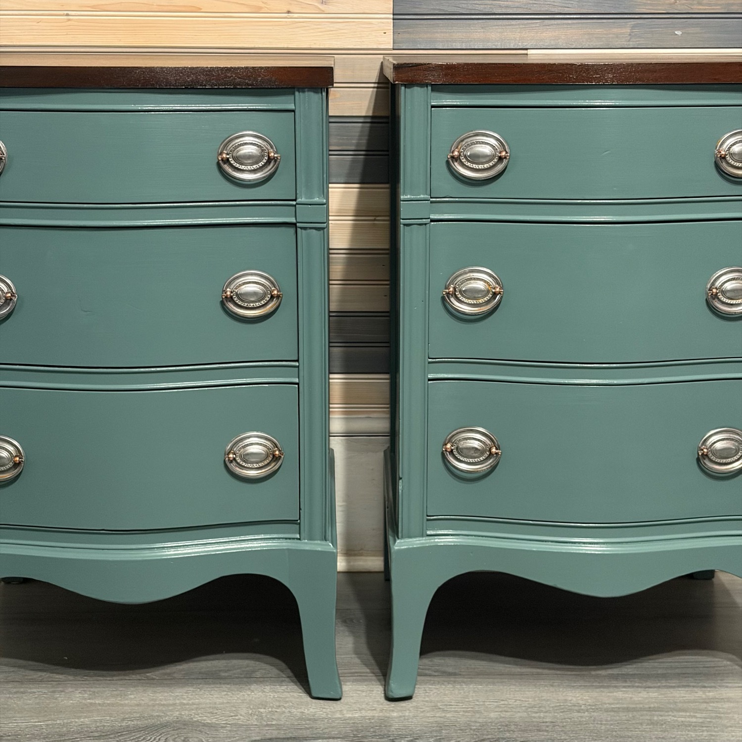 Vintage Drexel Set of Nightstands - image-8