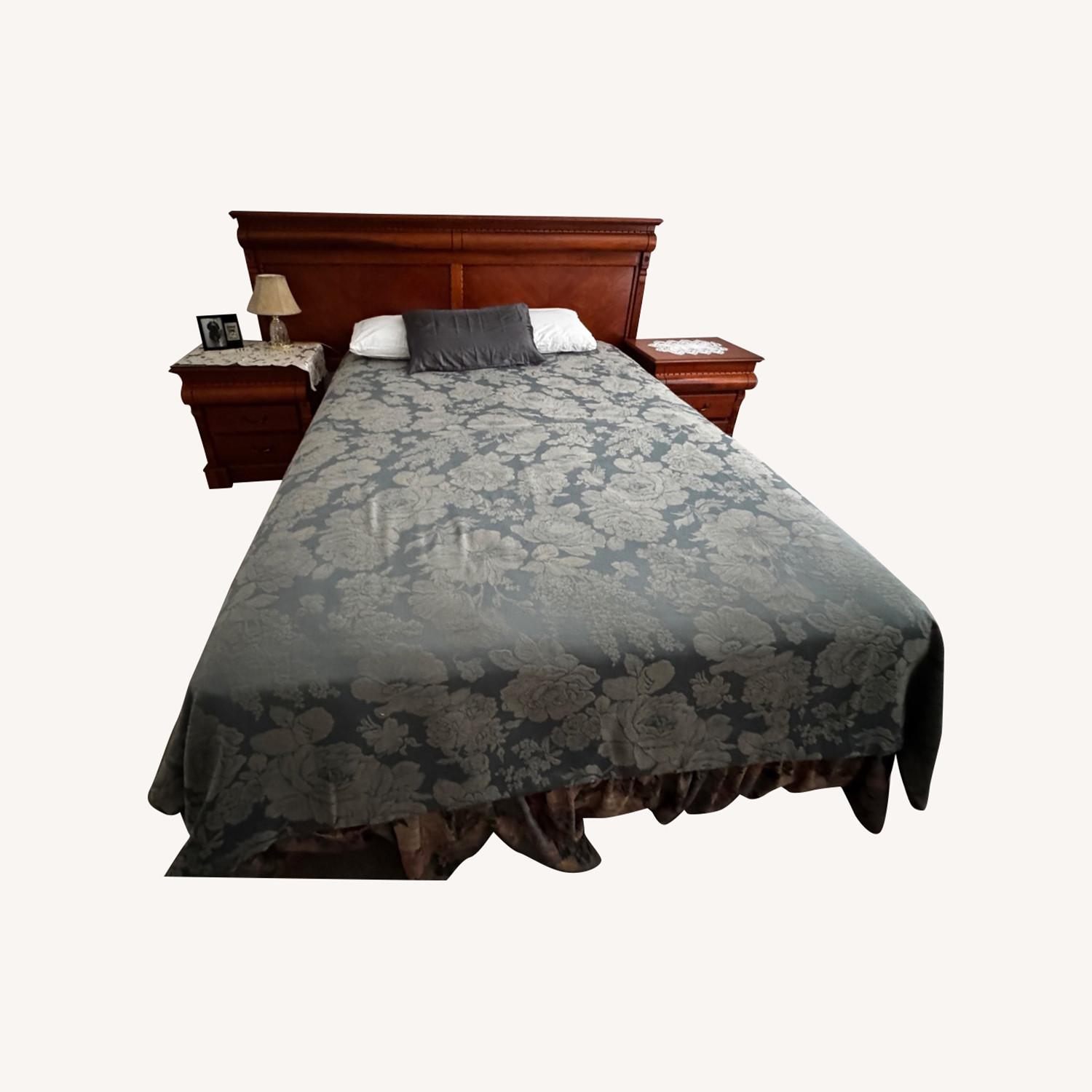 Classic Design Natural Wood Full Bed Light Brown - image-0