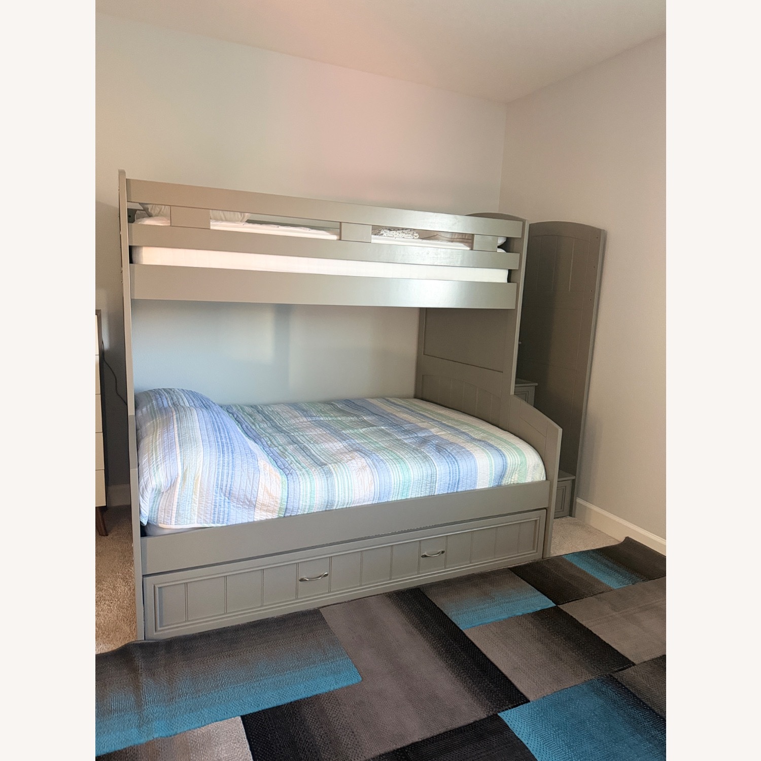 Rooms To Go Light Gray Wood Bunk Bed - image-1
