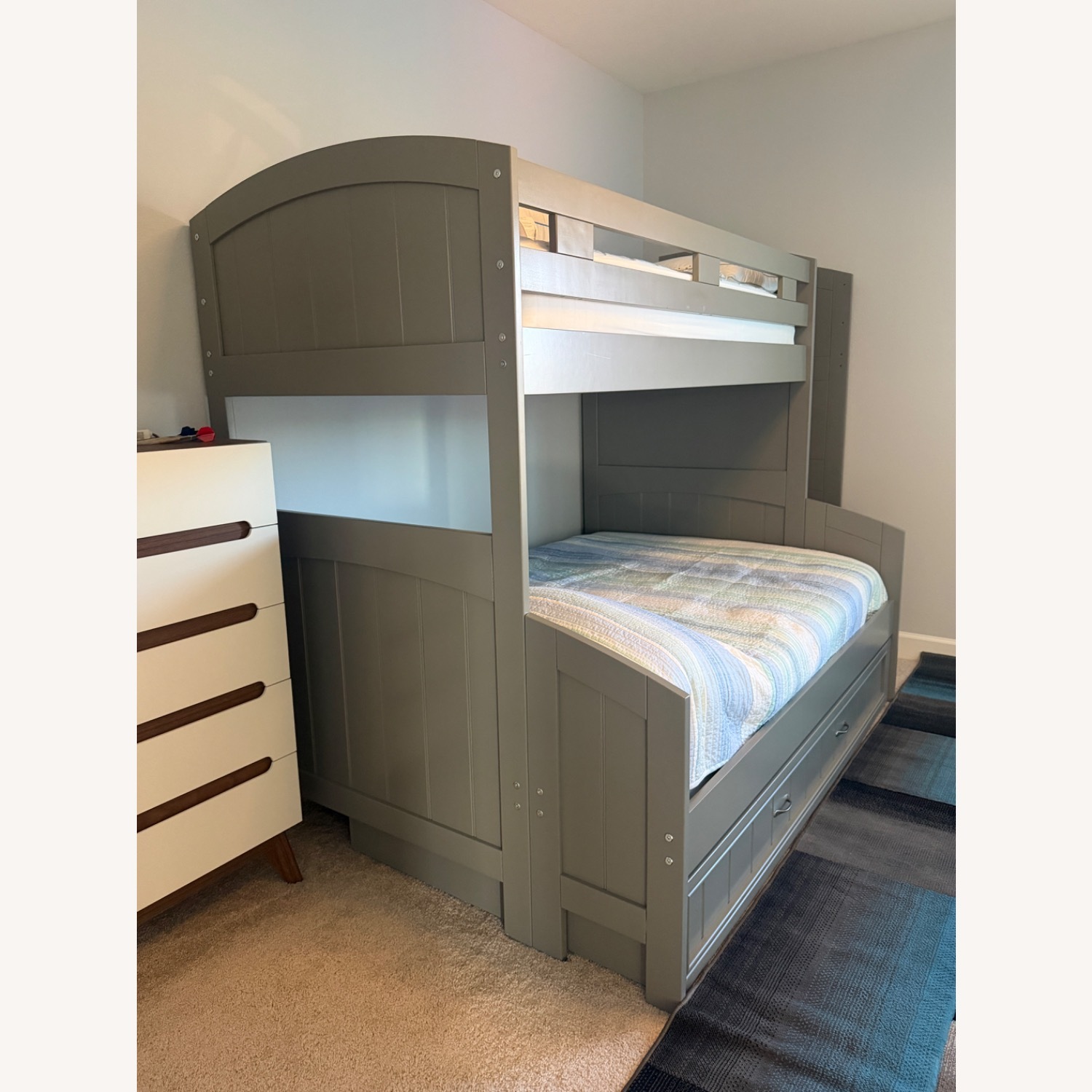 Rooms To Go Light Gray Wood Bunk Bed - image-2