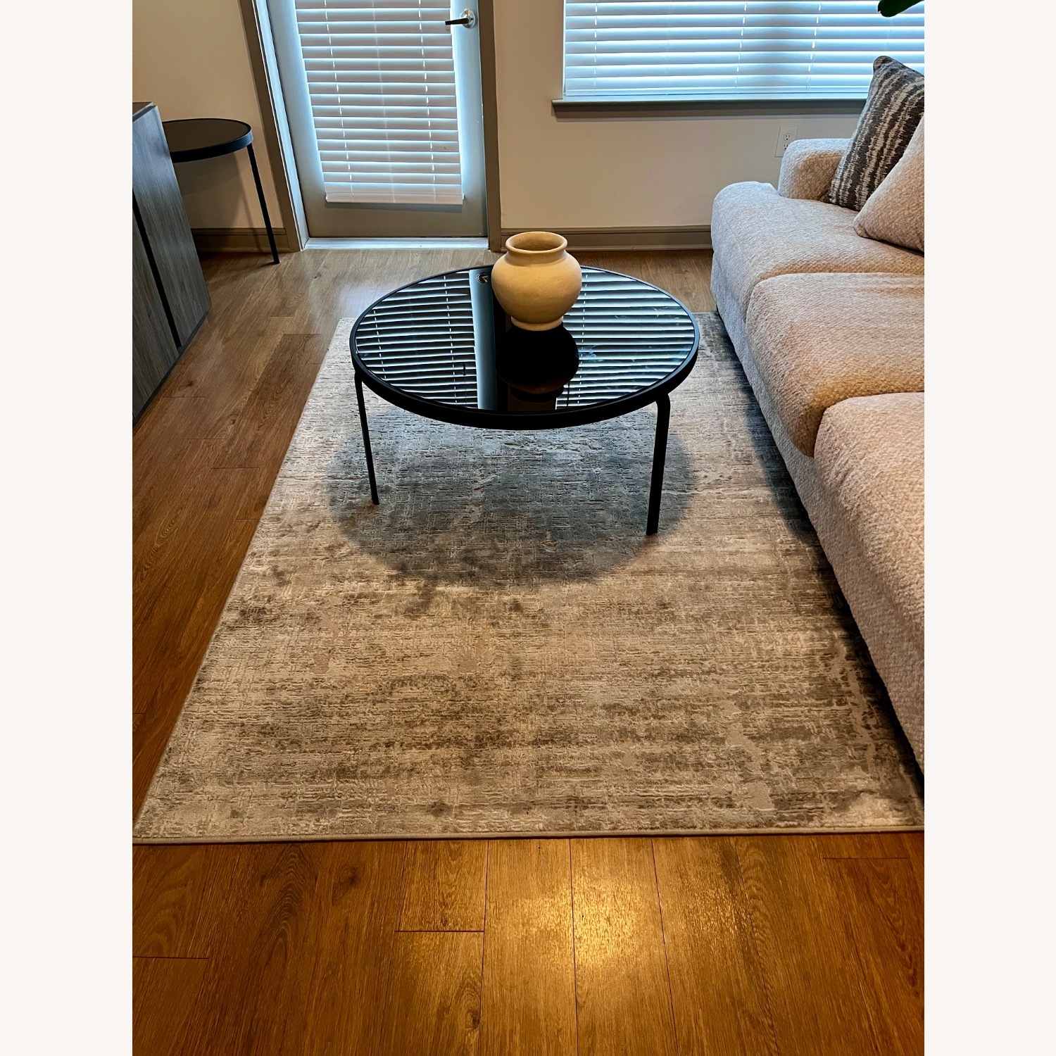 Ashley Furniture Area Rug 65' x 90' - image-2