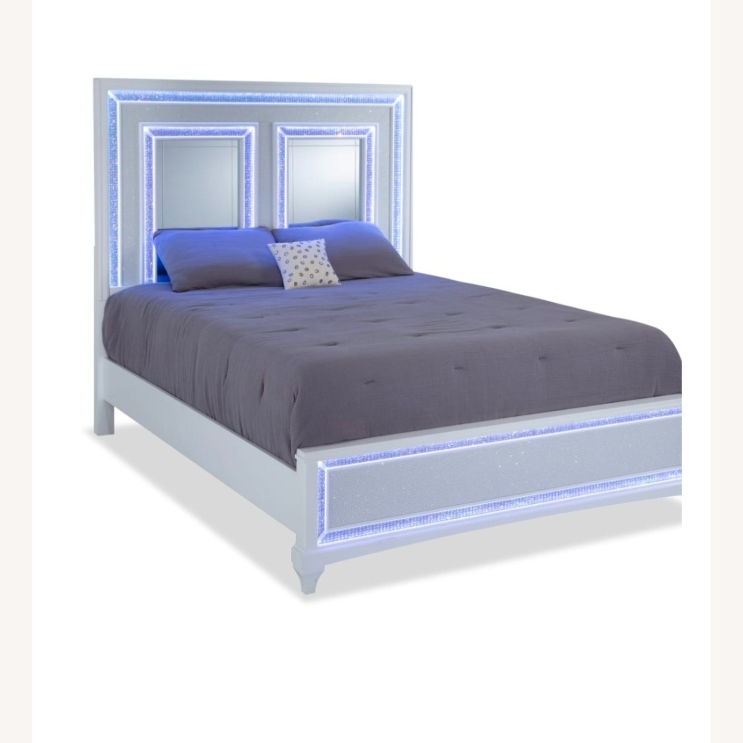 Bob's Discount Furniture Glamour White Wood King Bed - image-3