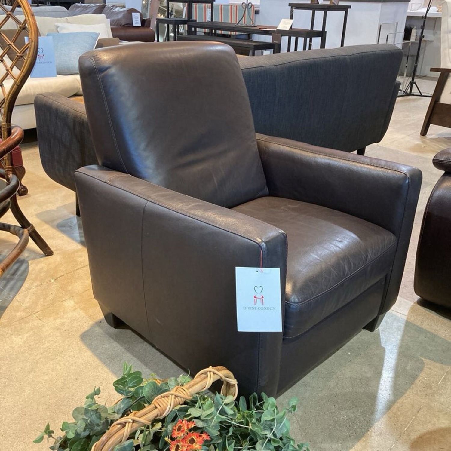 Leather Recliner Mocha - image-11