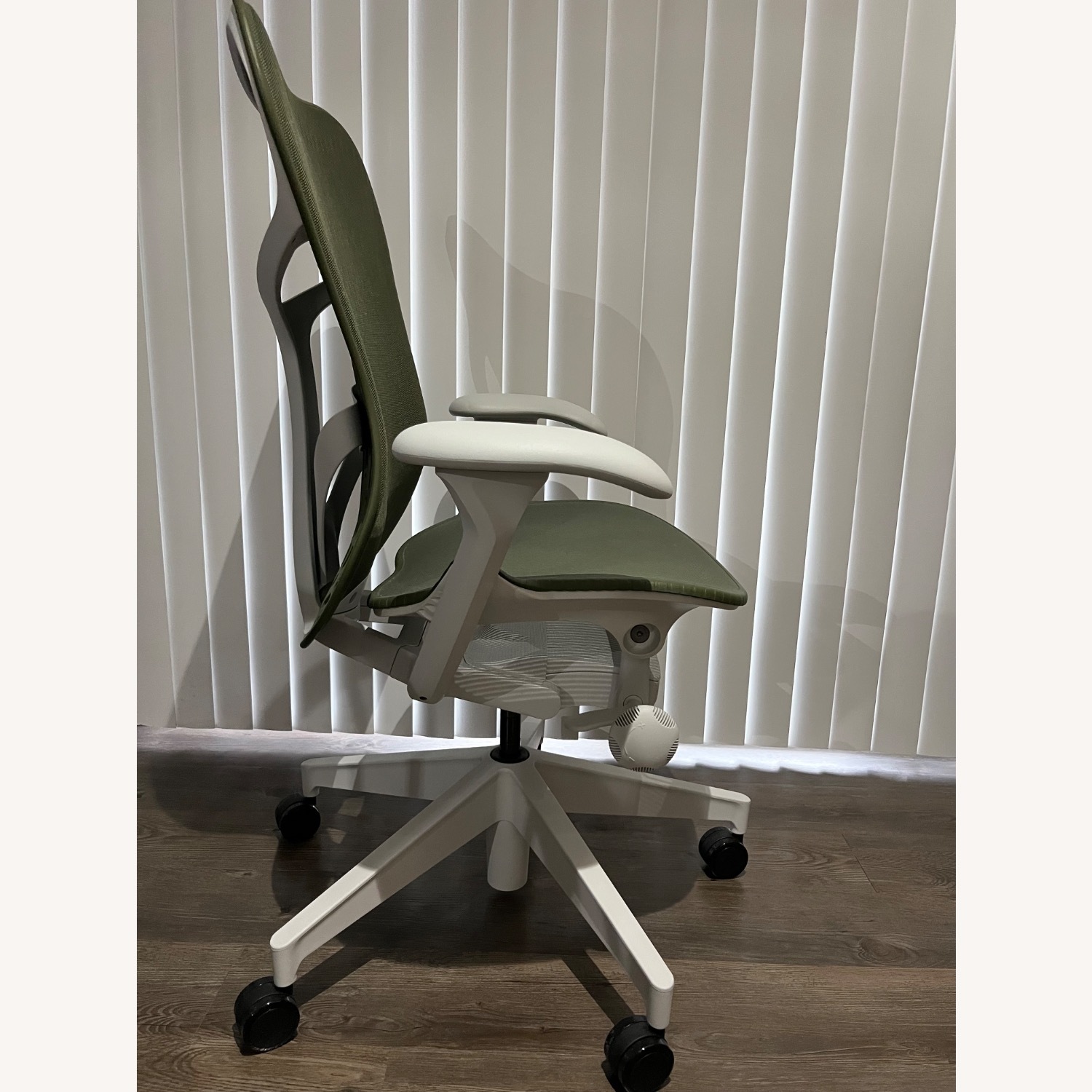 Herman Miller Mirra 2 Chair Green Office Chair - image-3