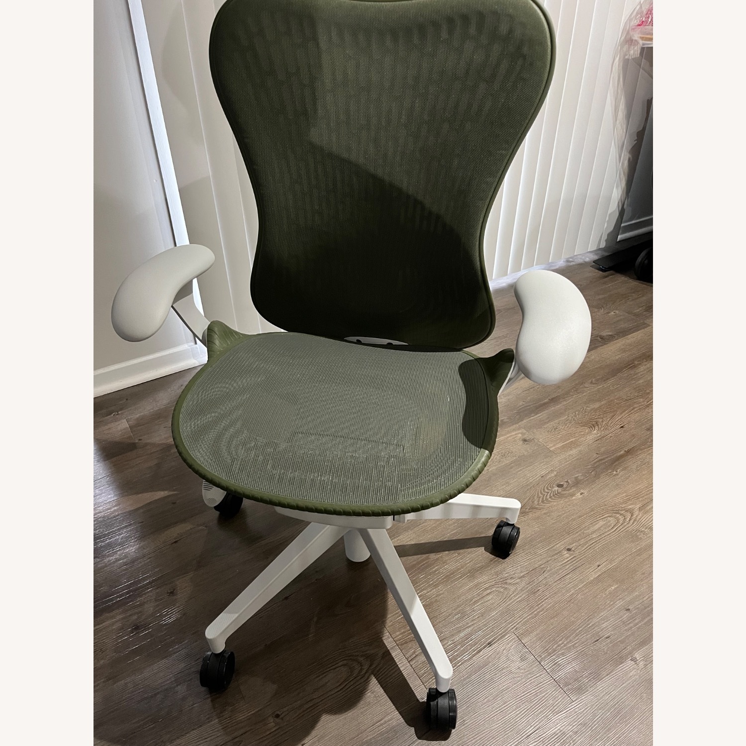 Herman Miller Mirra 2 Chair Green Office Chair - image-2