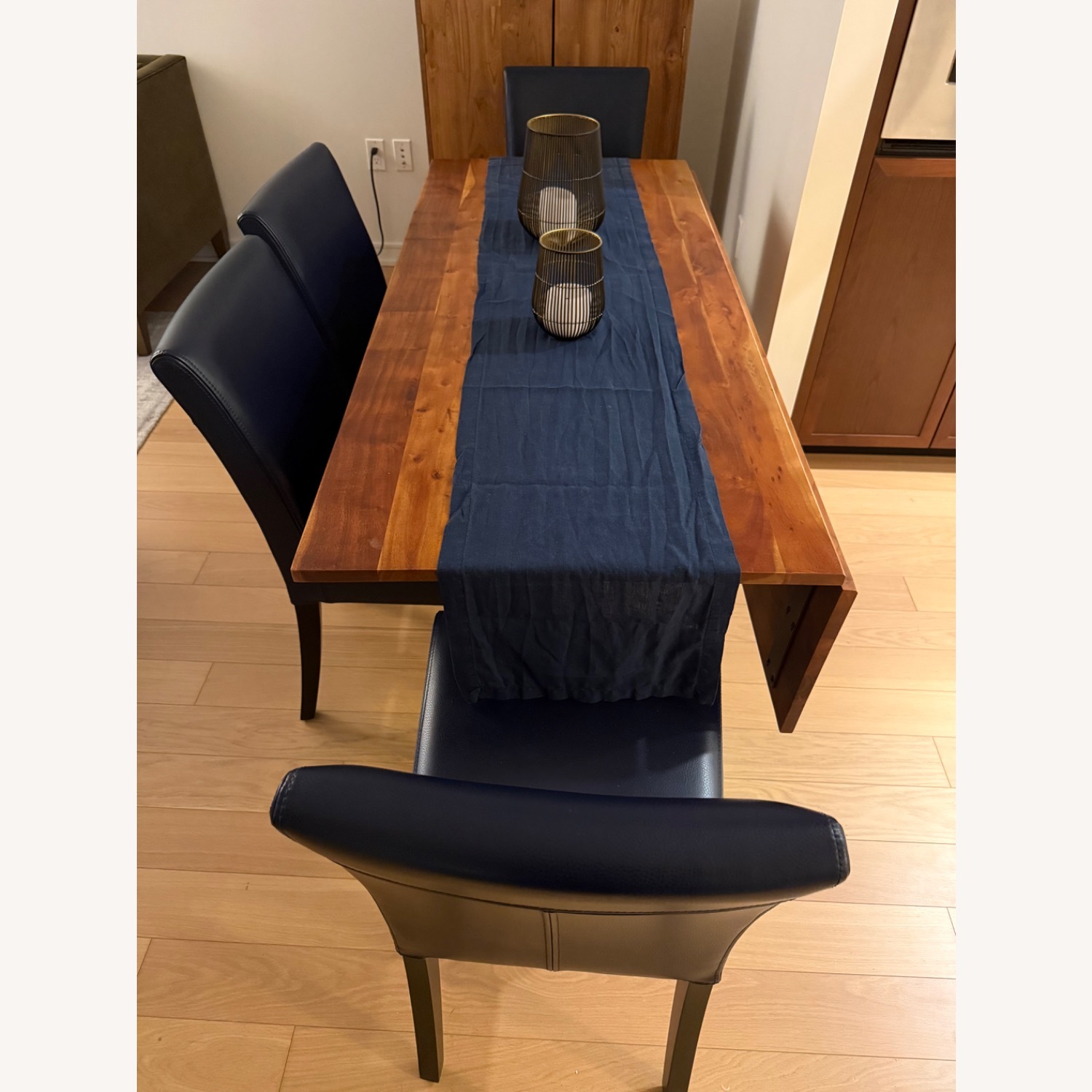 Extendible Dining Set: Table & 4 Chairs - image-1