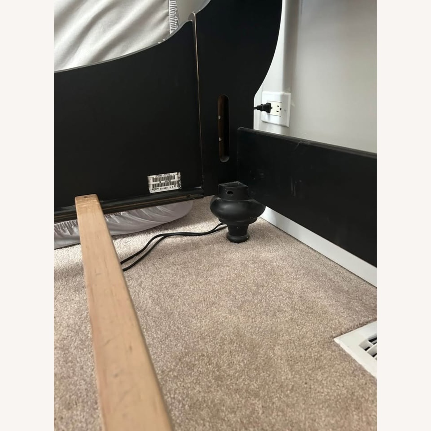 Ethan Allen New Country Black Wood Queen Robyn Bed - image-7