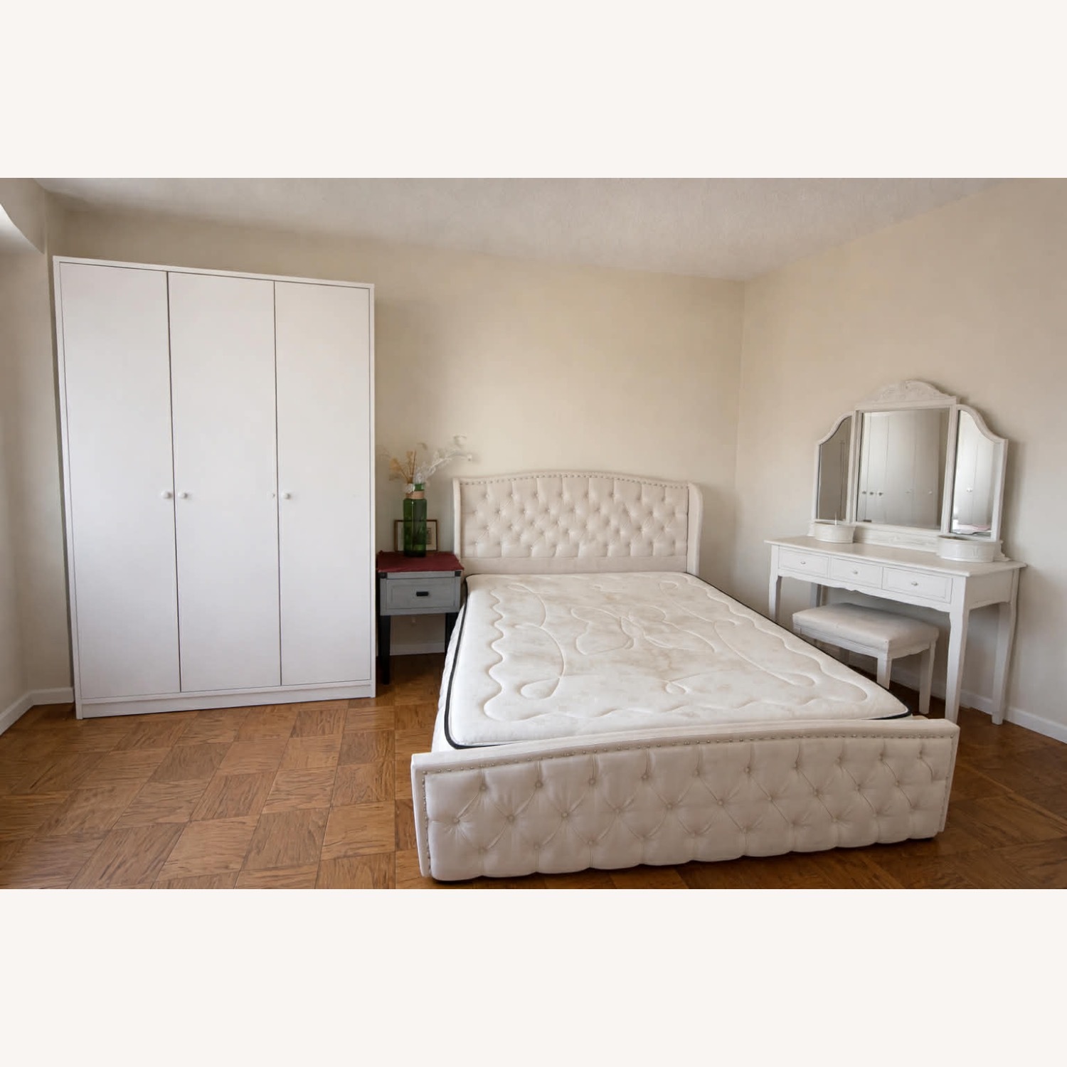 White Fabric Queen Bed - image-3