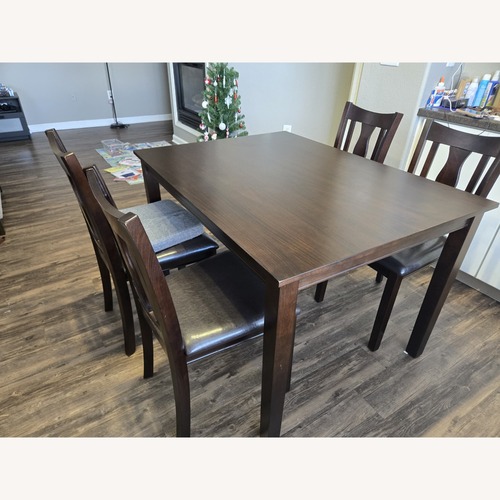 Used American Furniture Manufacturing Dining Set for sale on AptDeco