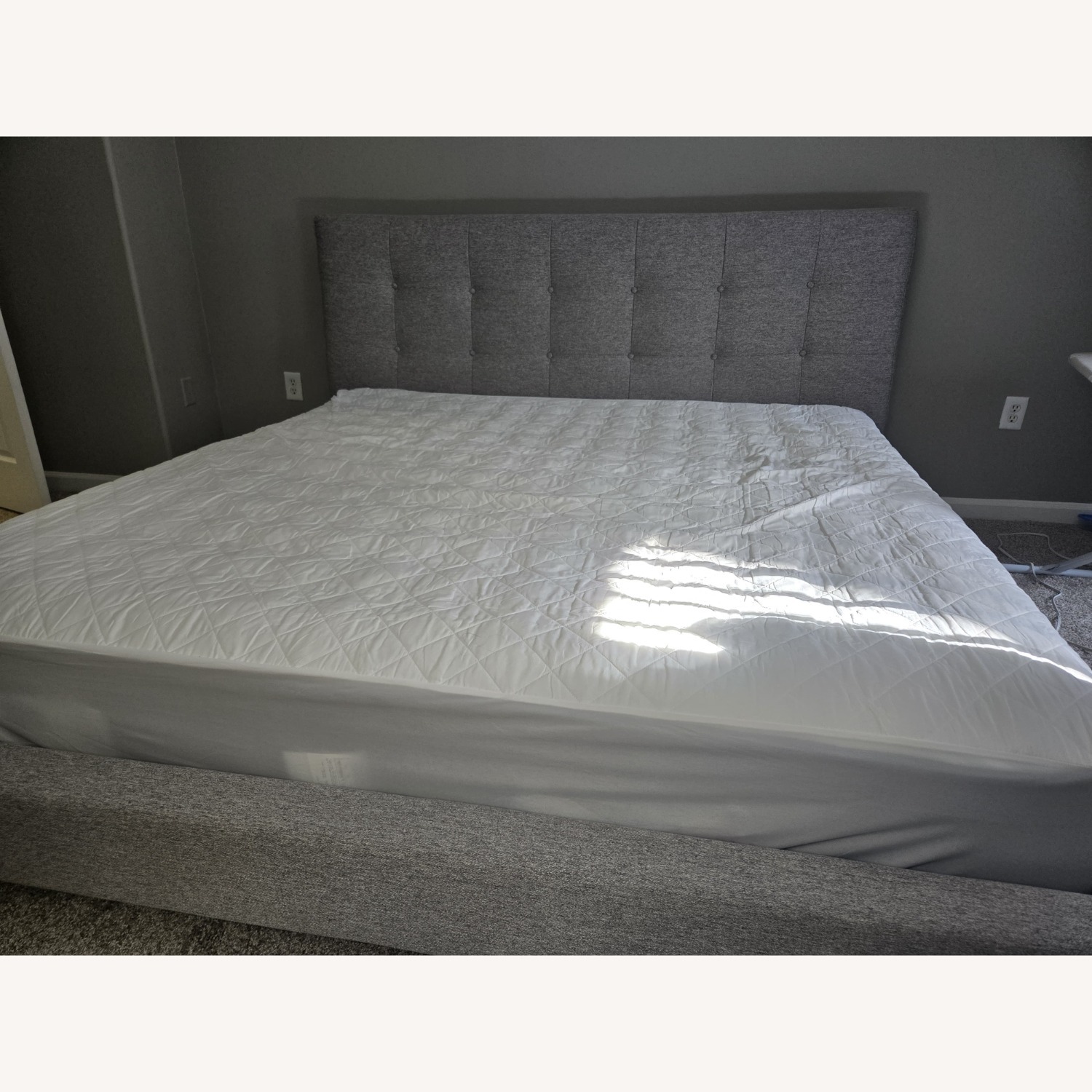 American Furniture Manufacturing King Bed - image-4