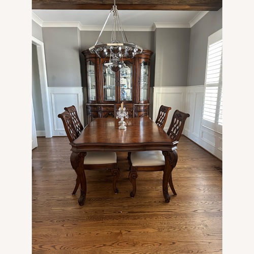 Used Robb & Stucky Interiors Dining Table for sale on AptDeco