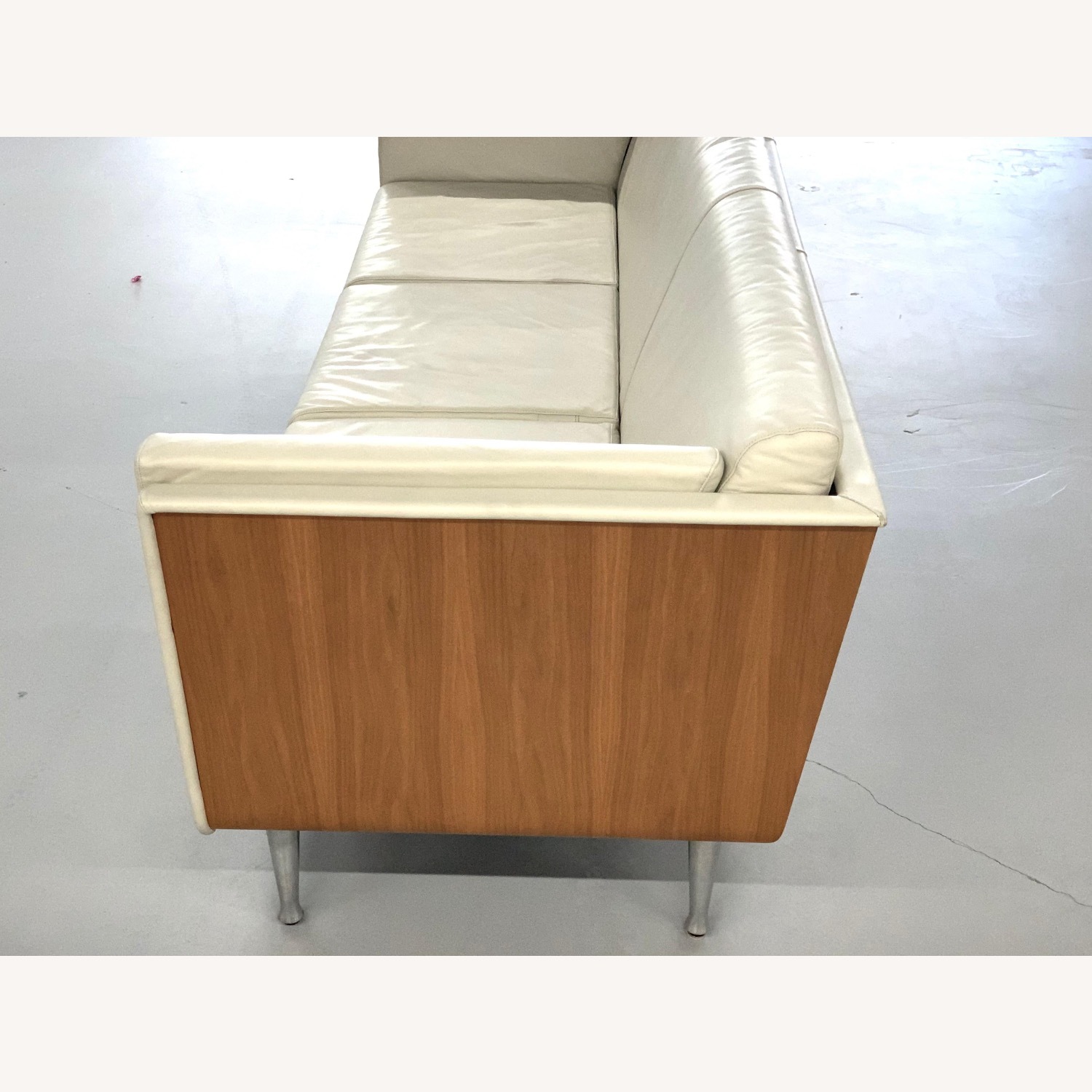  Herman Miller Goetz Sofa - image-4