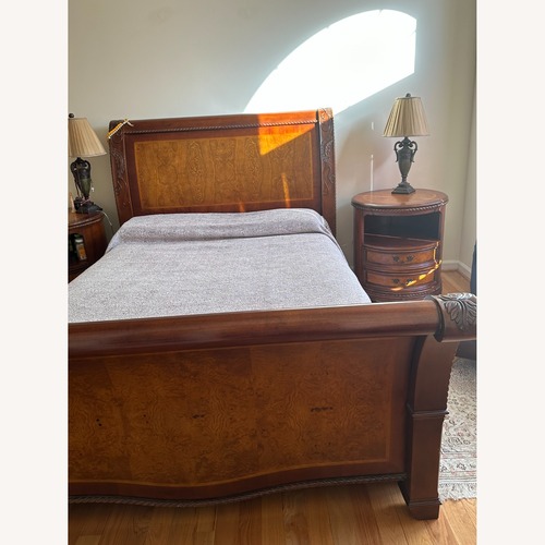 Used Queen Bed for sale on AptDeco