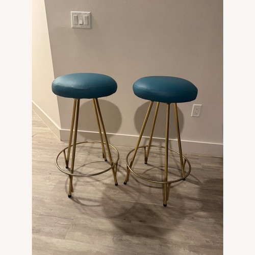 Used Bar Stools for sale on AptDeco