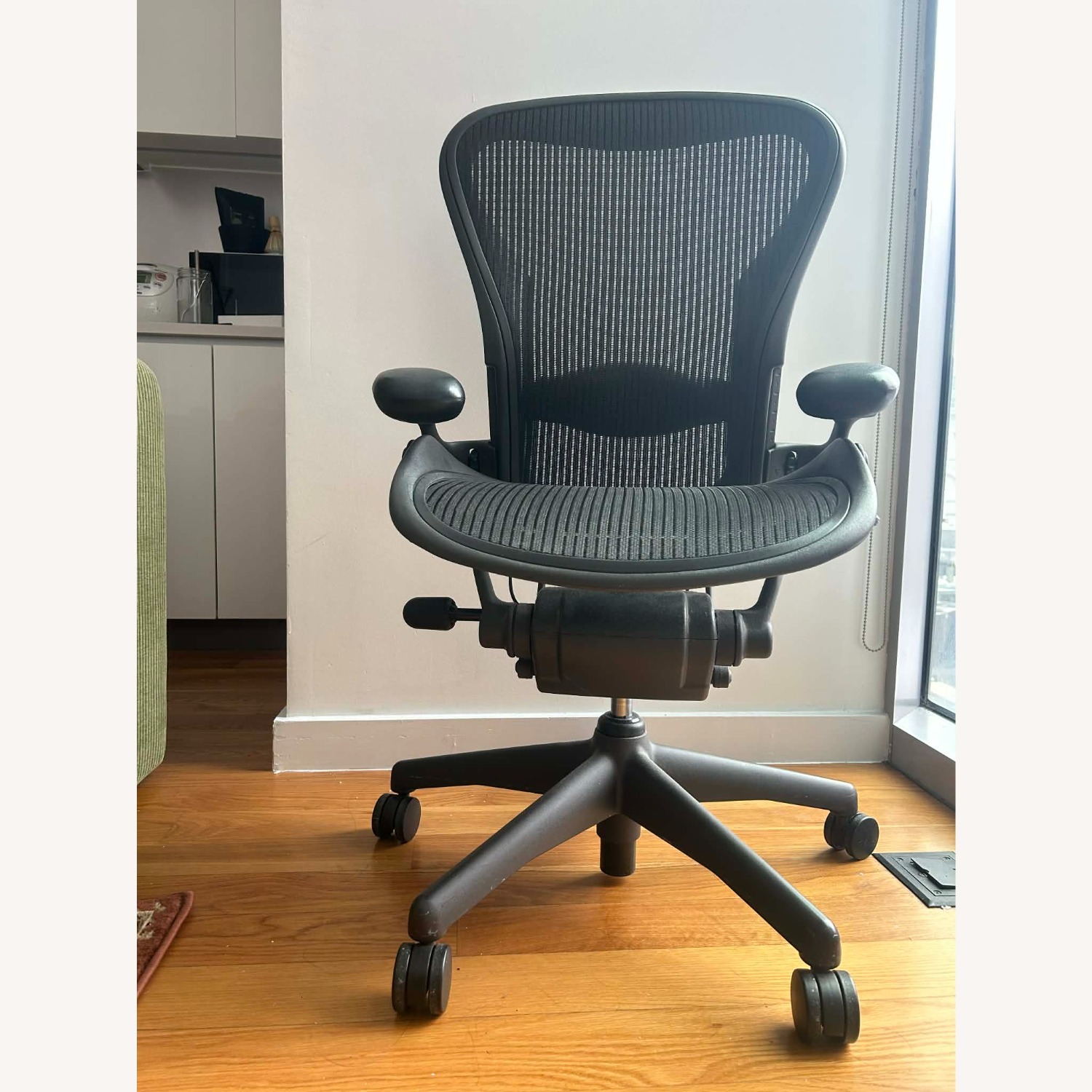 Herman Miller Aeron Chair Size B - image-2