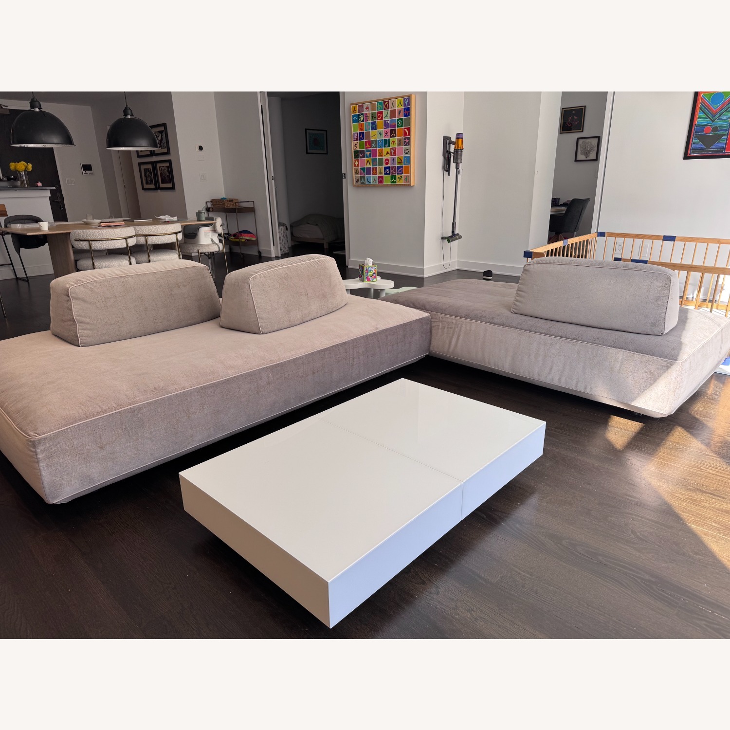 High end couch in near perfect condition - image-2