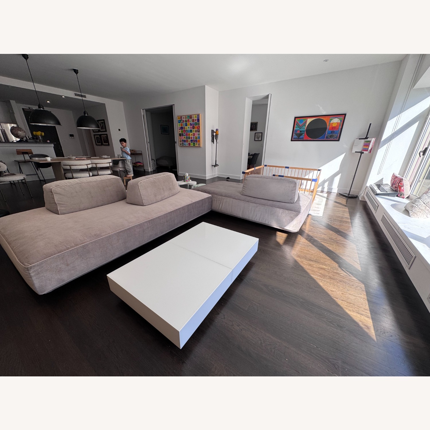 High end couch in near perfect condition - image-4