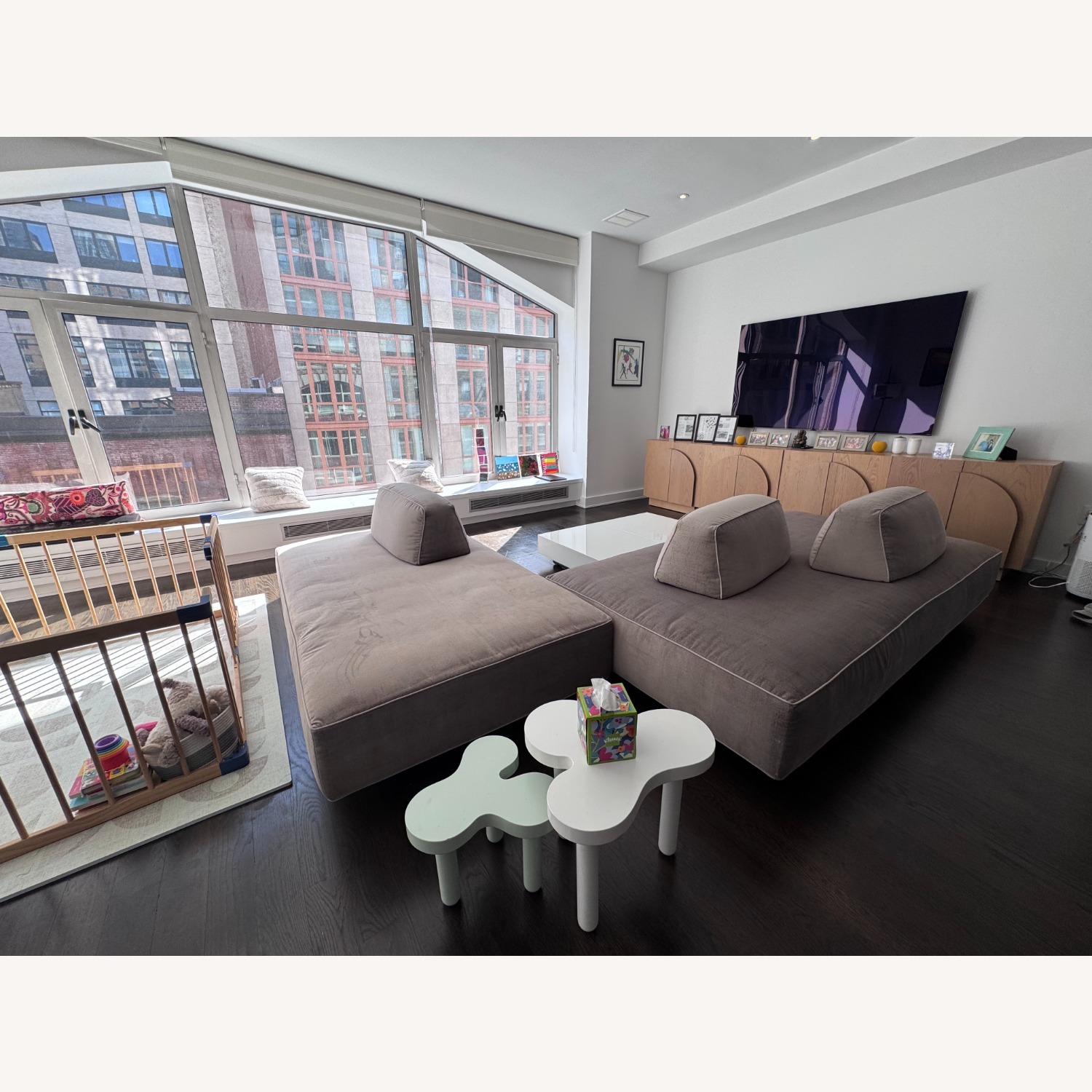 High end couch in near perfect condition - image-3