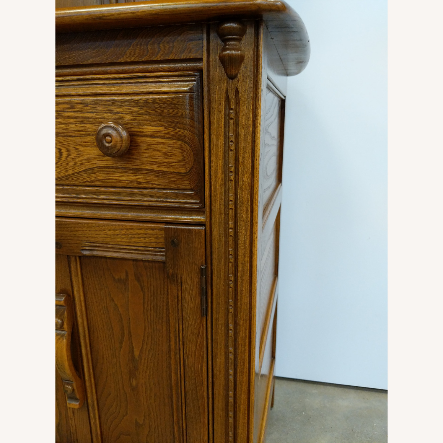 Vintage Sideboard / Hutch by Ercol - image-9