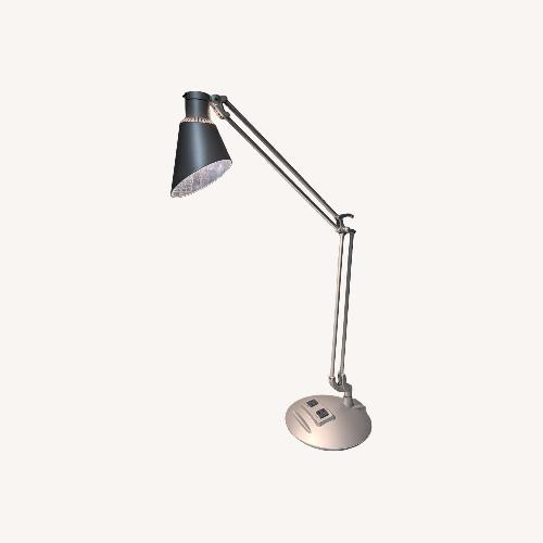 Used Humanscale Dtech2e Silver Plastic Table Lamp for sale on AptDeco