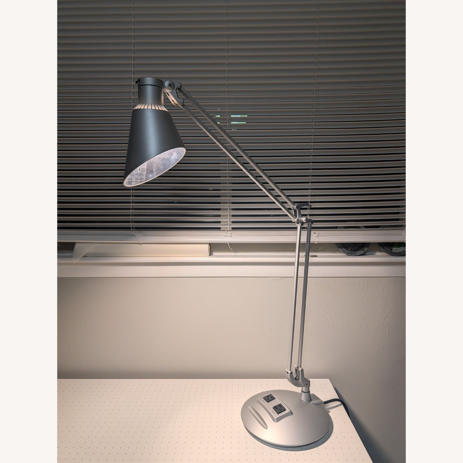 Humanscale Dtech2e Silver Plastic Table Lamp - image-1
