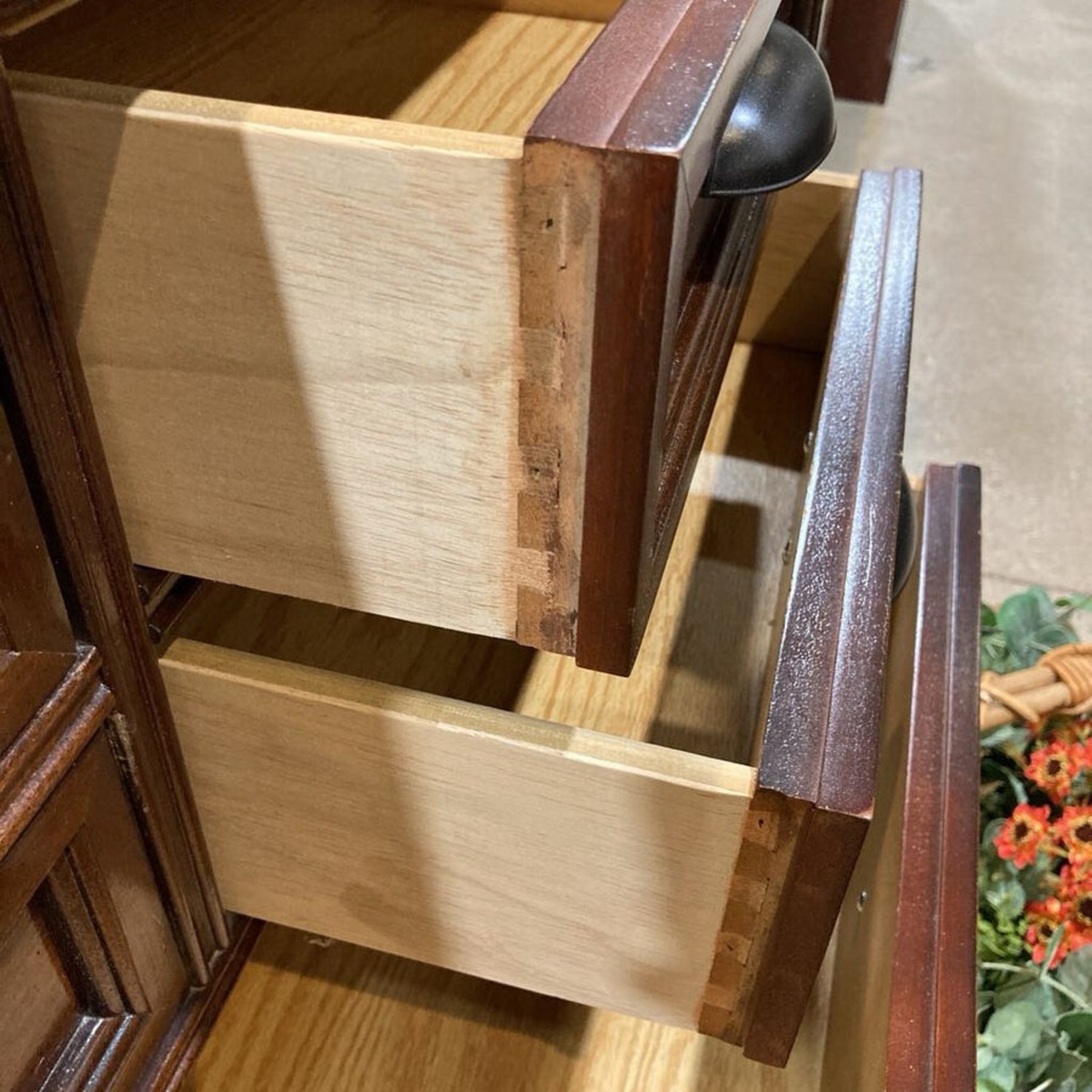 Bassett Solid Wood 10-Drawer w/ Glass Top Dresser - image-9