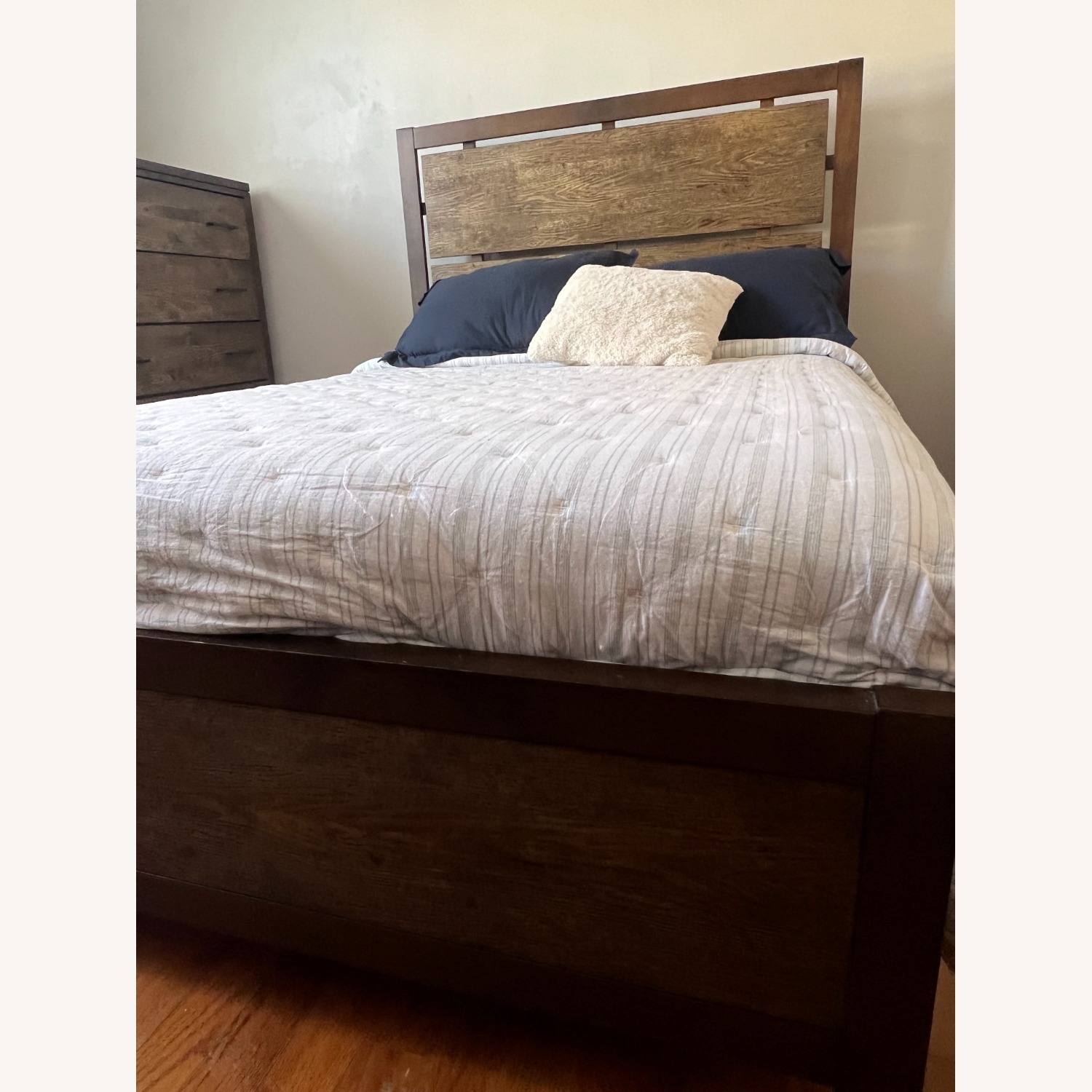 Raymour & Flanigan Dark Brown Wood Full Bed - image-4