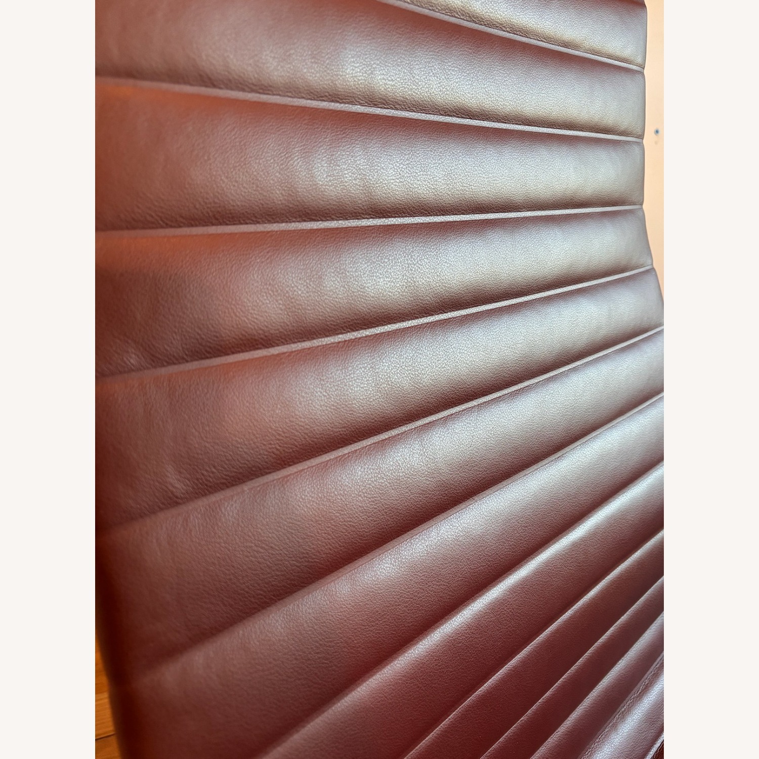  Eames Aluminum Grp Exec Chair  Mantra Leather - image-3