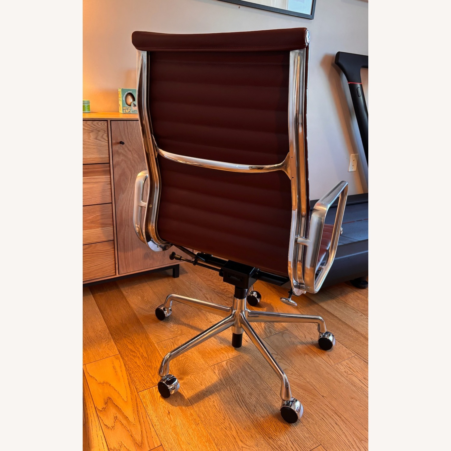  Eames Aluminum Grp Exec Chair  Mantra Leather - image-2