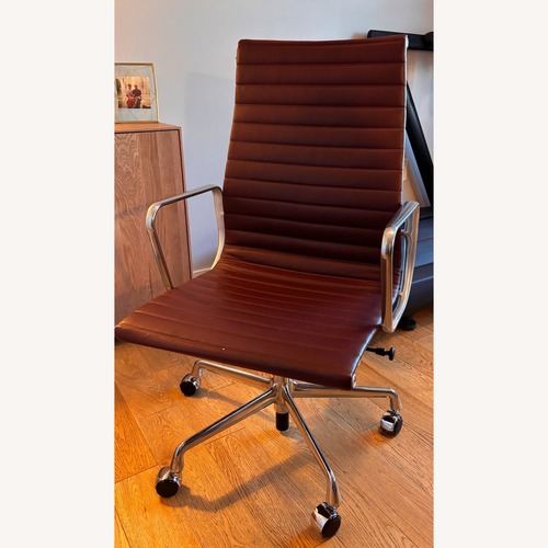 Used  Eames Aluminum Grp Exec Chair  Mantra Leather for sale on AptDeco