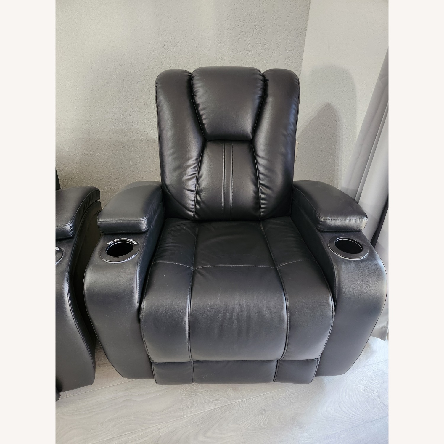 Kingvale Court Dual Power Recliner - image-1