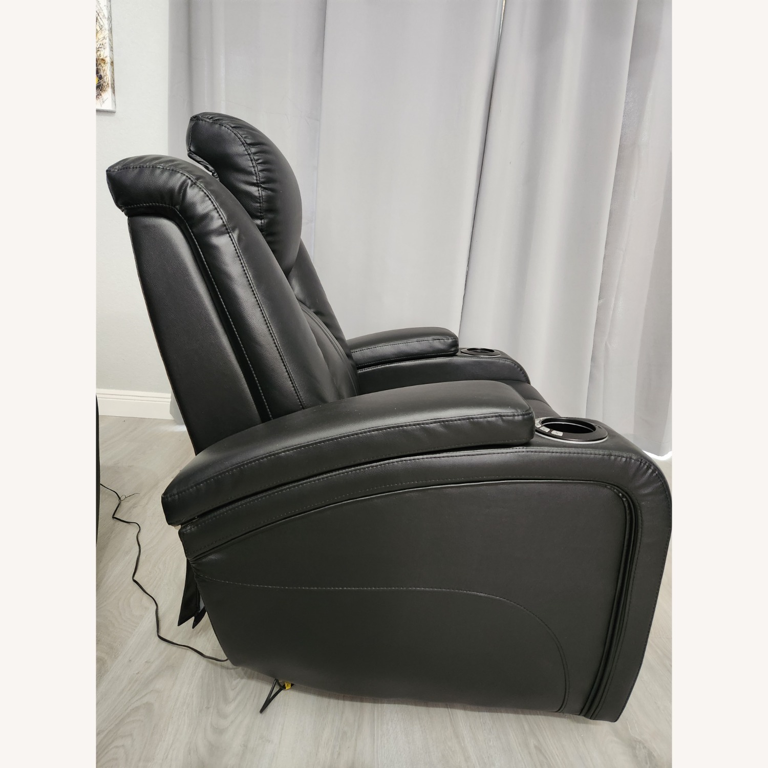 Kingvale Court Dual Power Recliner - image-3