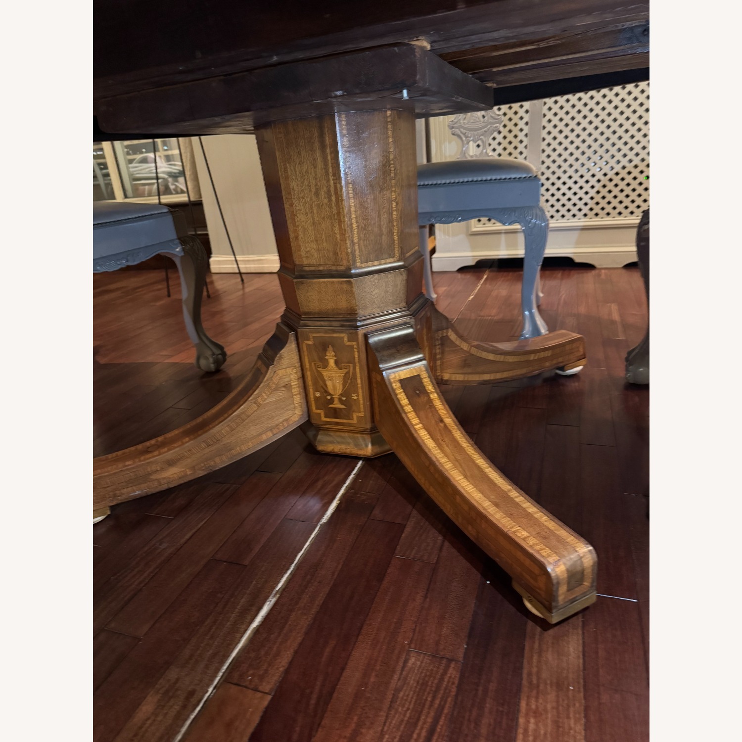 Antique Pedestal Round to Oval Dining Table - image-4