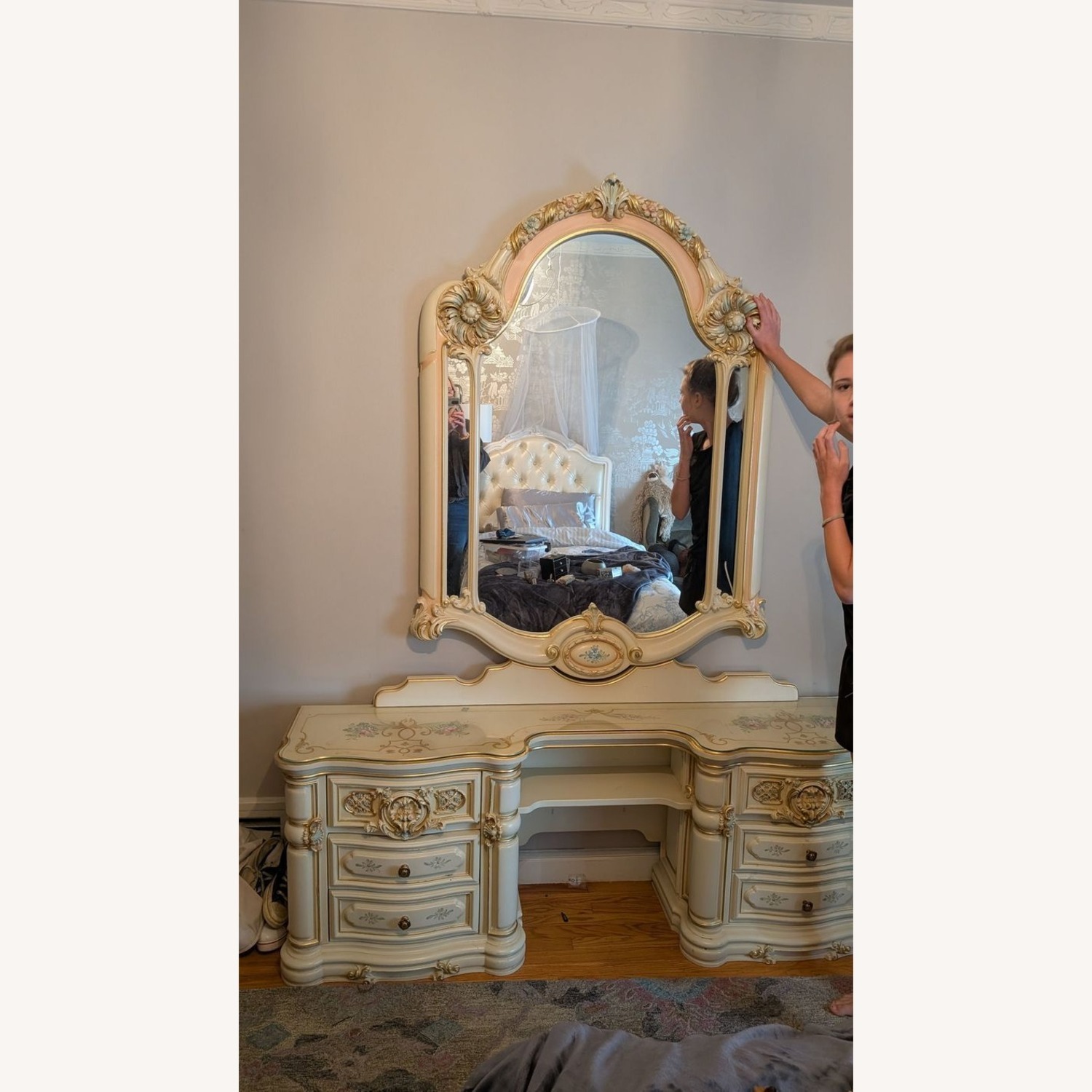 Elegant Vintage Provincial Rococo Style Vanity  - image-5
