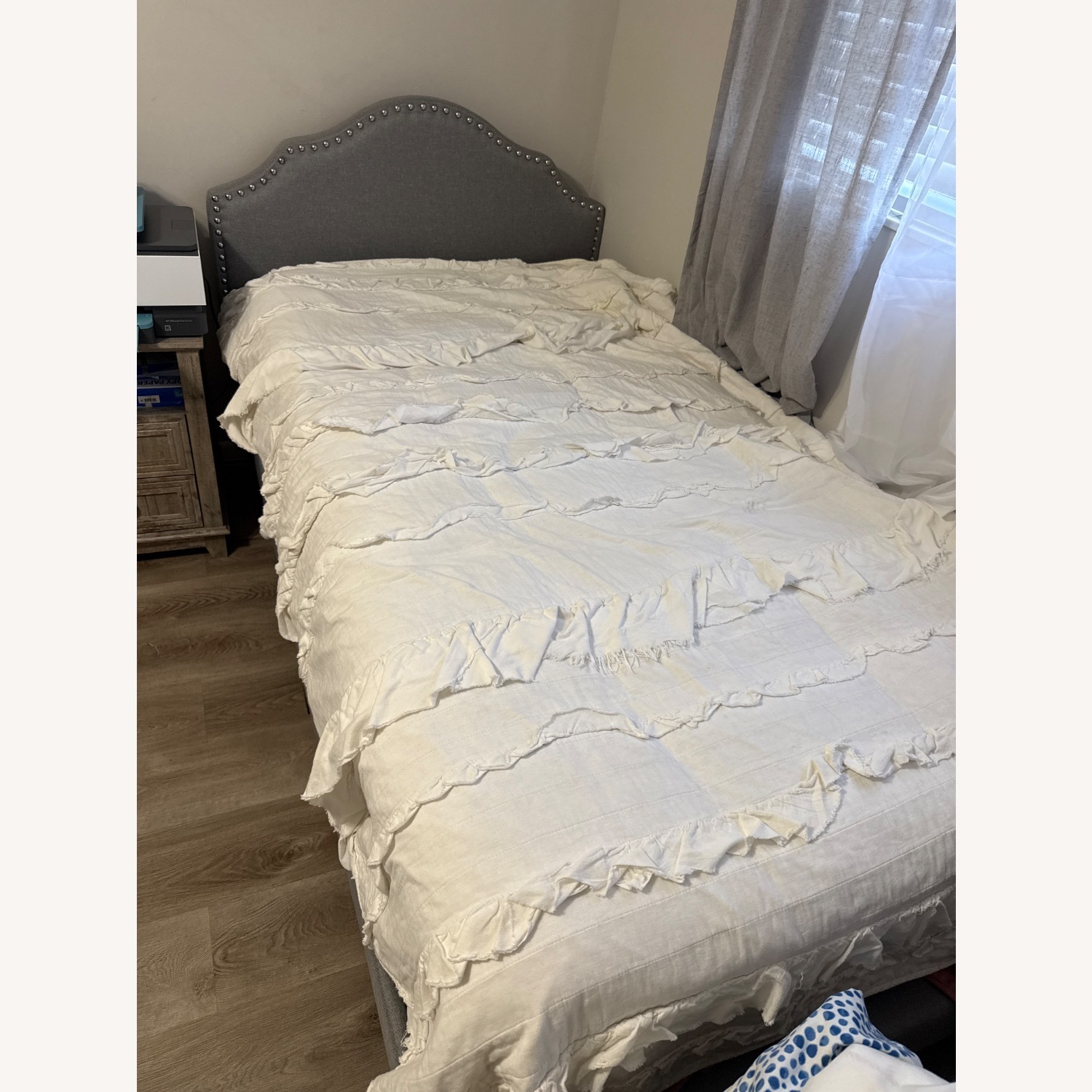 Amazon Light Gray Fabric Twin Bed - image-4