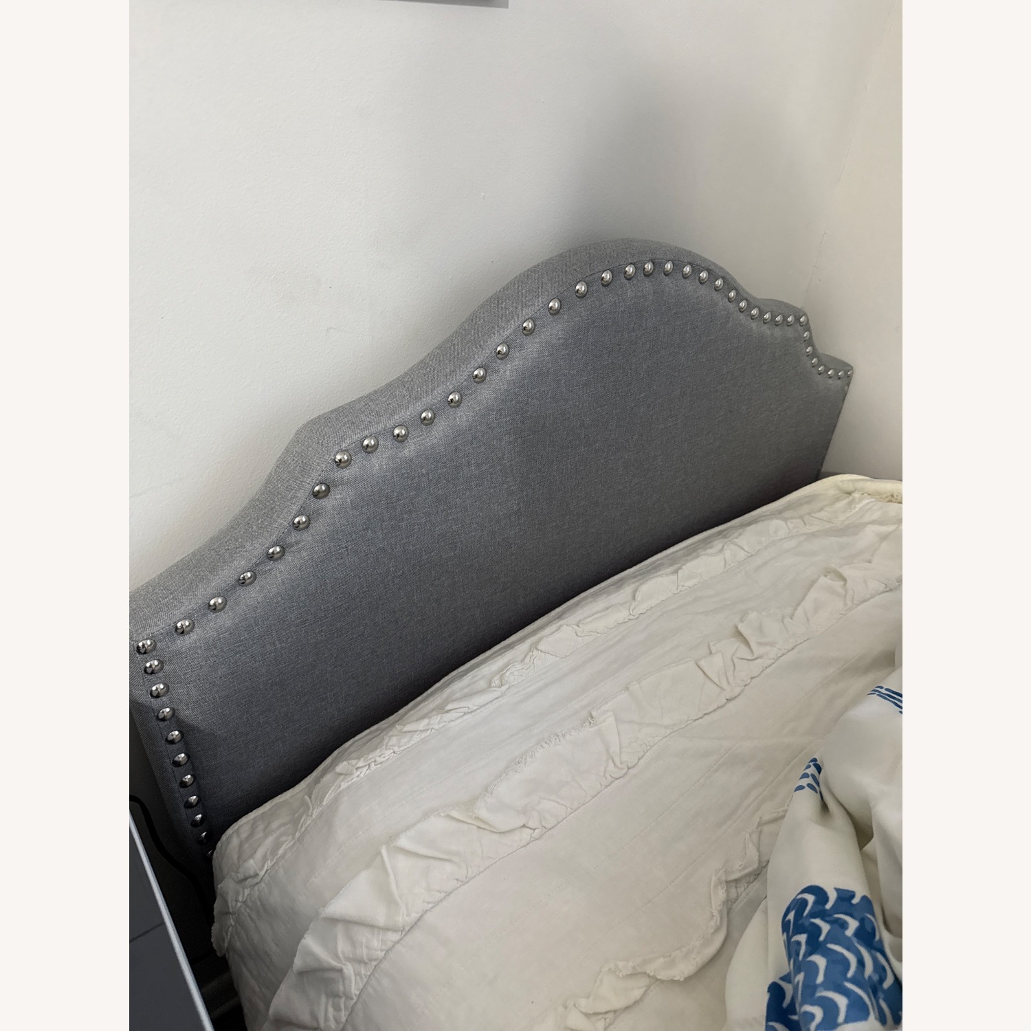 Amazon Light Gray Fabric Twin Bed - image-3