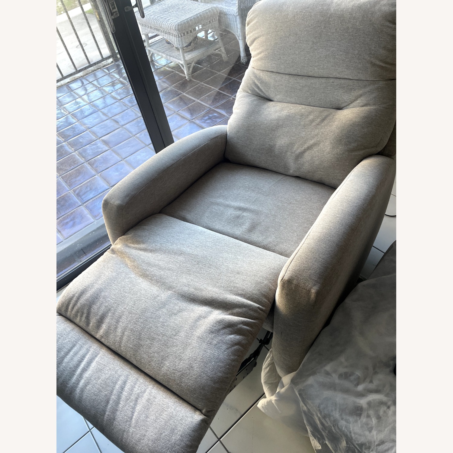 Power Recliner - image-2