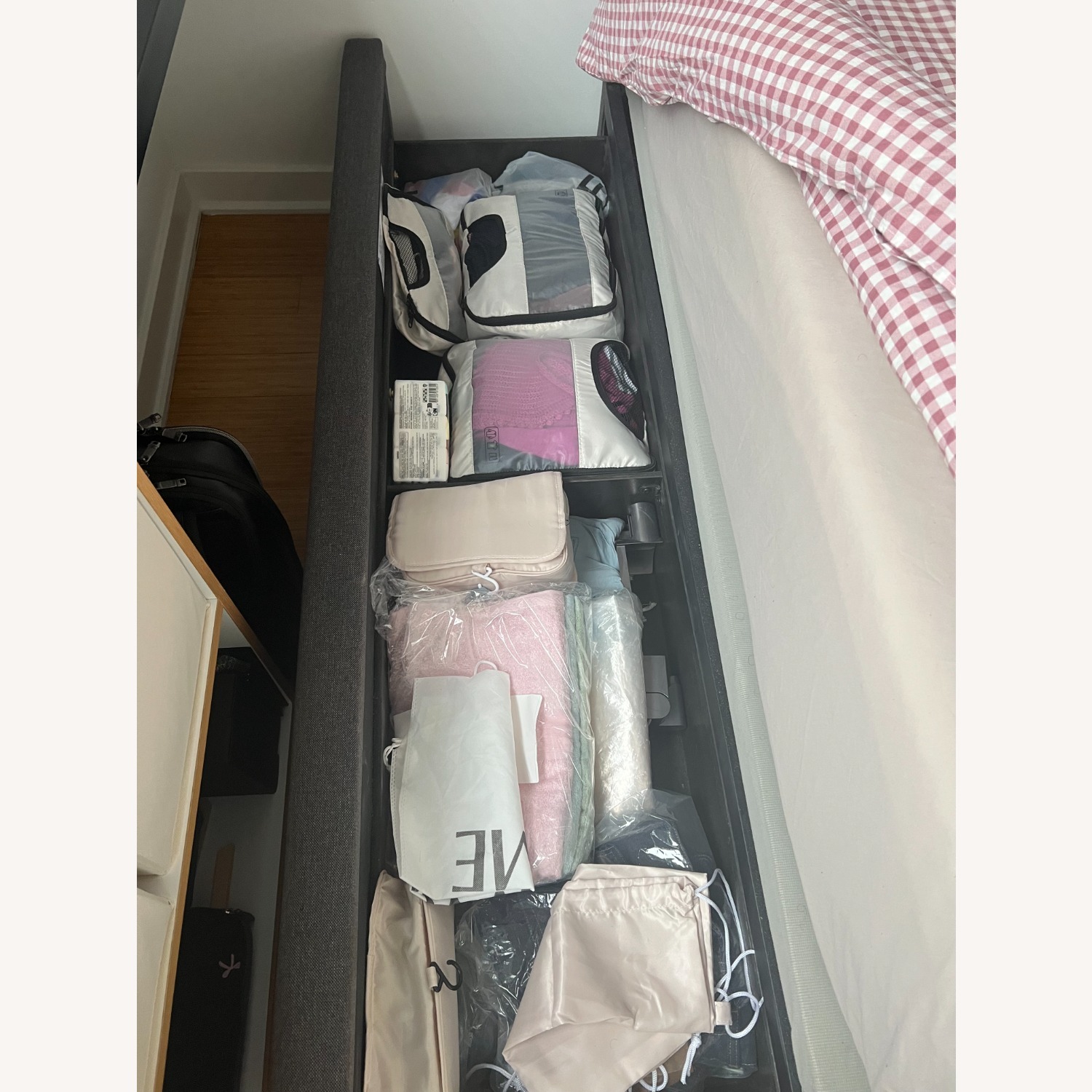 Luxurious Queen Bed - image-2