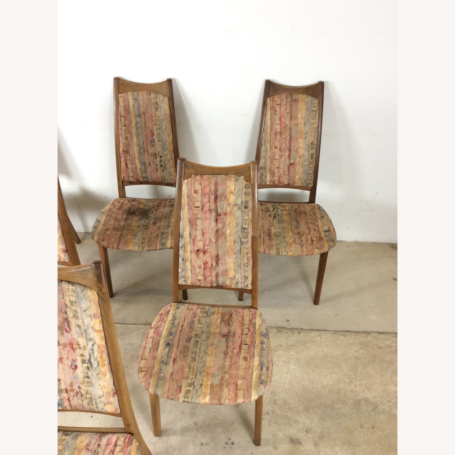 Set of 5 MCM Dining Chairs with Vintage Upholstery - image-4