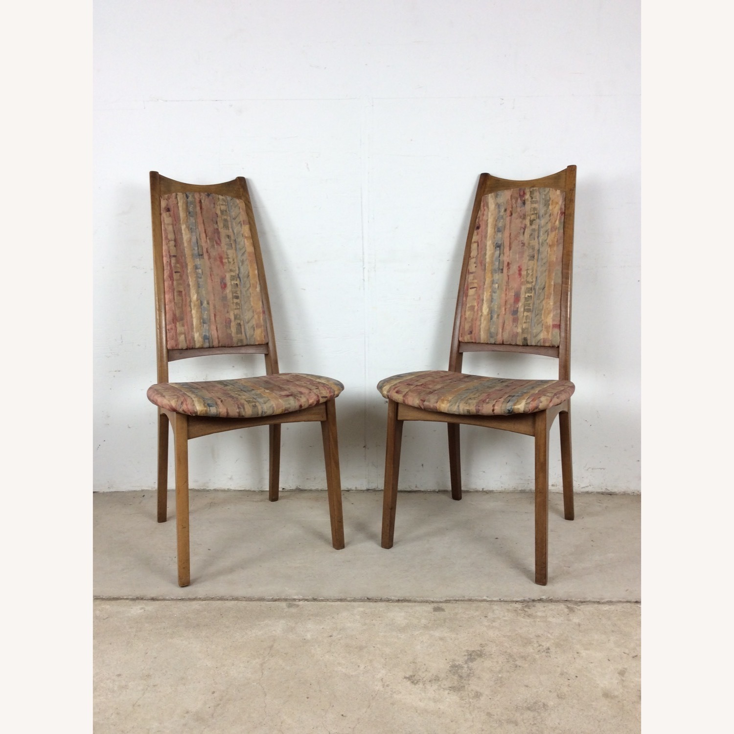 Set of 5 MCM Dining Chairs with Vintage Upholstery - image-1
