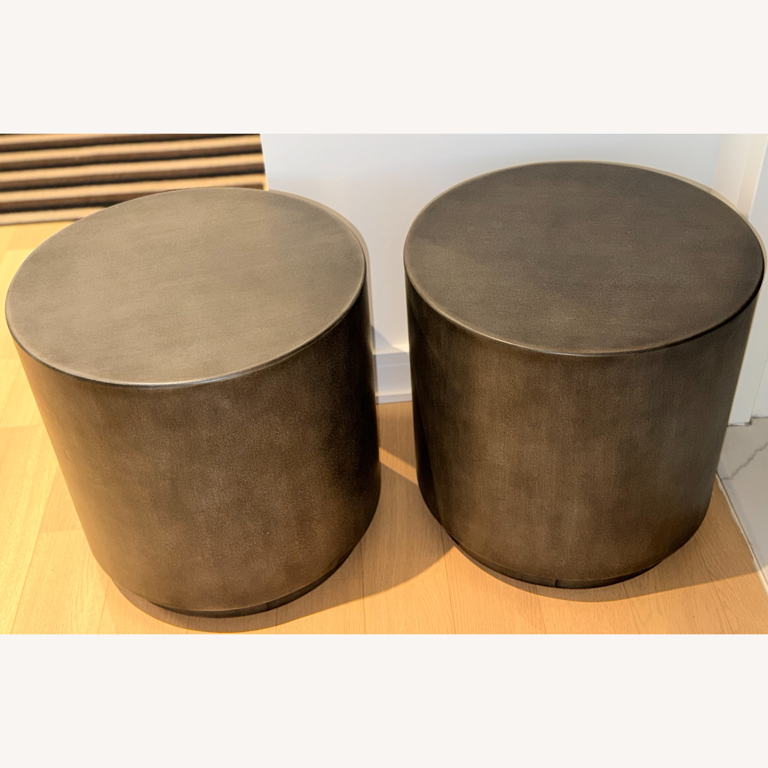 Pottery Barn Byron 18" Round End Table, Graphite - image-4