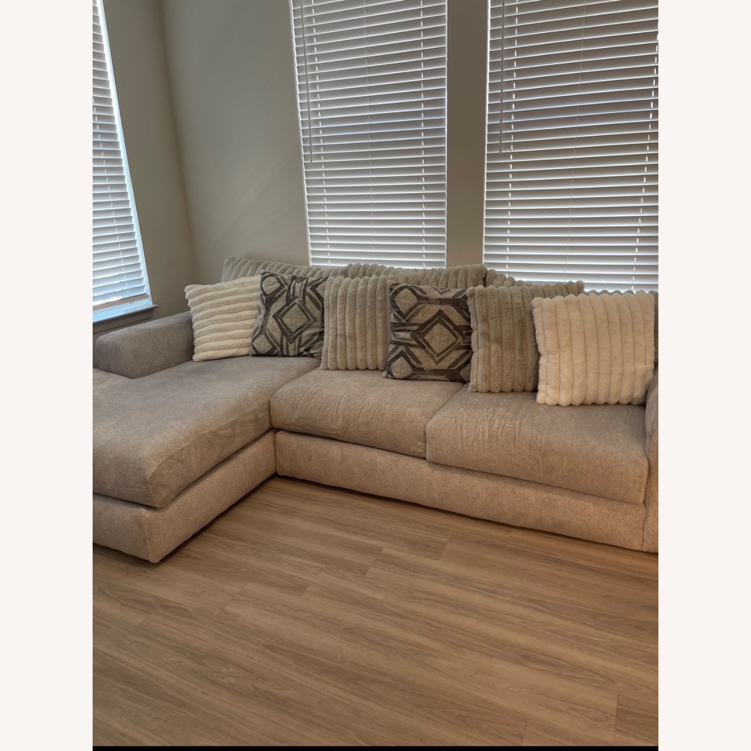 2 Pc Sofa With Right Arm Chaise - image-2