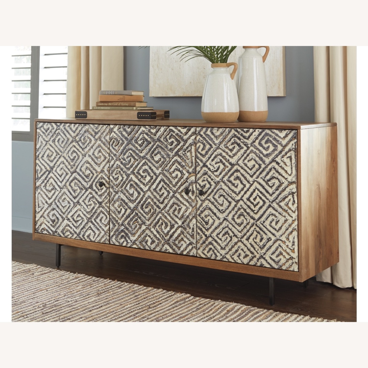 Kerrings Accent Cabinet - image-5