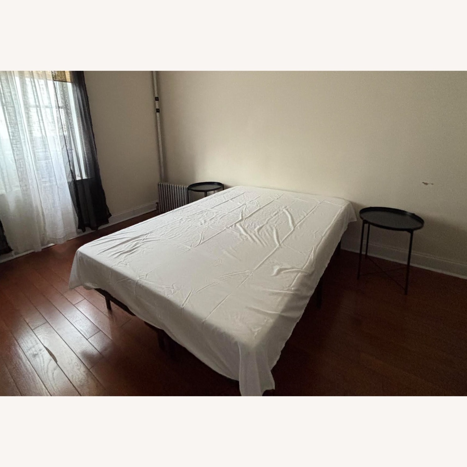 GRIMSBU Black Queen Bed - image-1