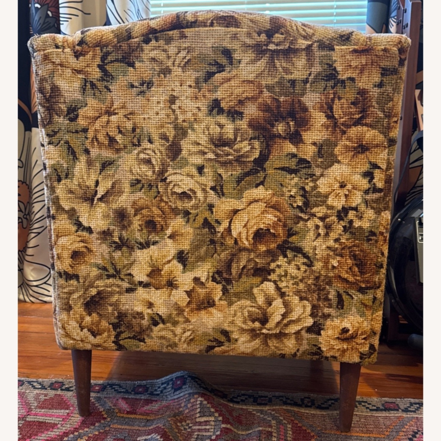 Vintage/Antique Finds Armchair - image-3