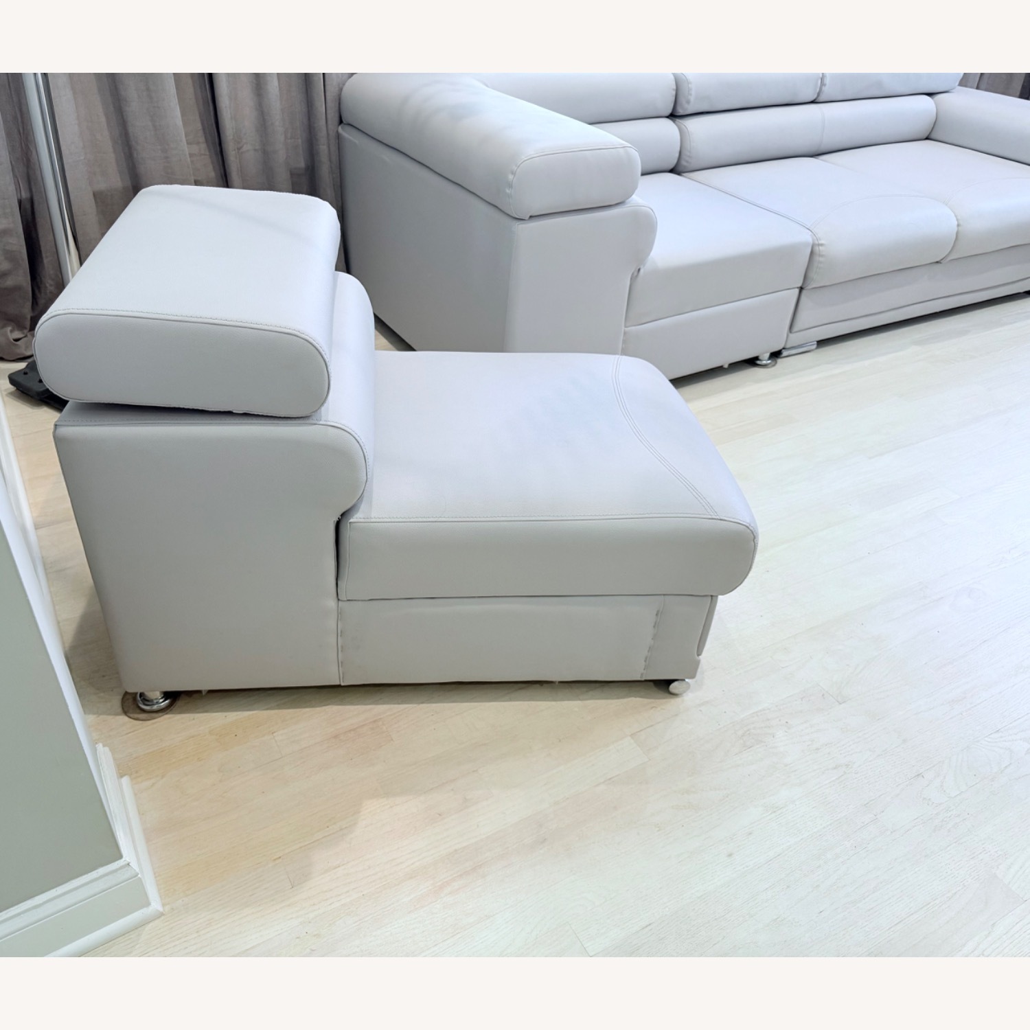Light Gray Leather 3+ Piece Sectional - image-4