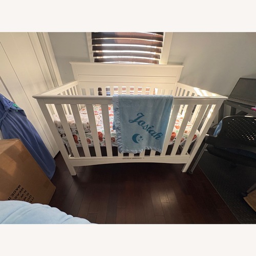 Used Deltana White Wood Crib for sale on AptDeco