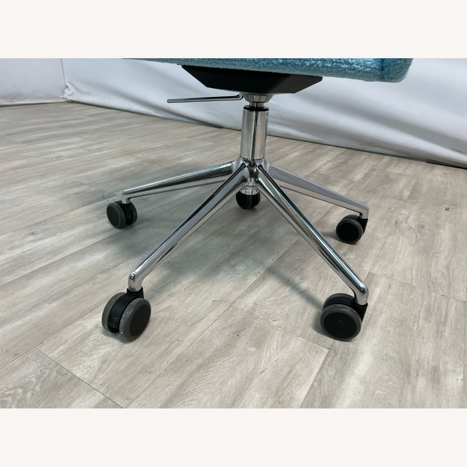 Hem Kendo Swivel Chair - image-3